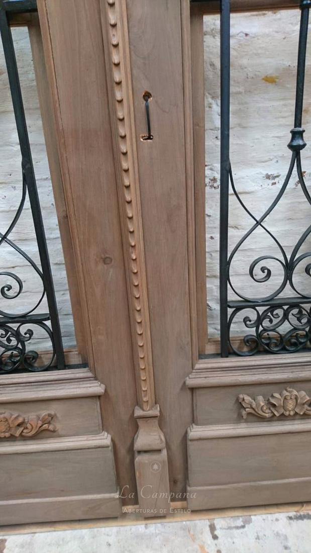 Puerta doble hoja con reja